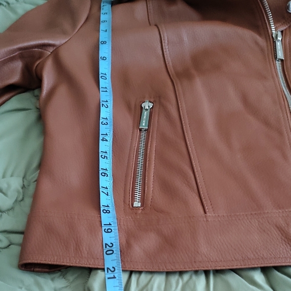 Michael Kors Tan Leather Jacket with Cream Collar - Picture 13 of 14